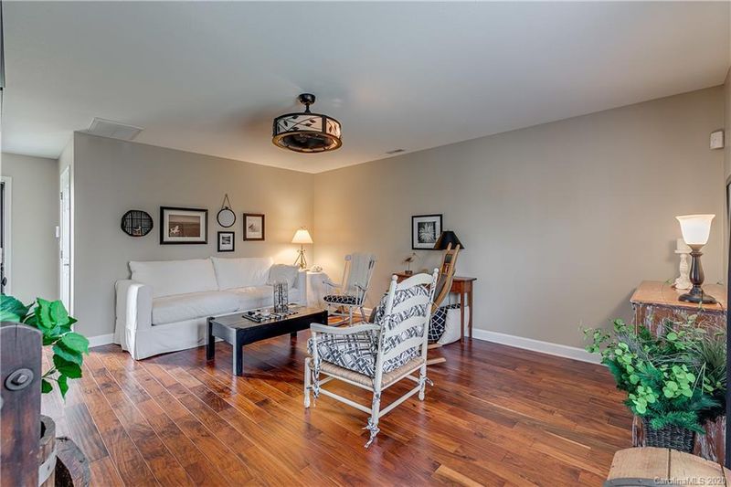 2629 Forest Grove Ct, Charlotte, NC 28269