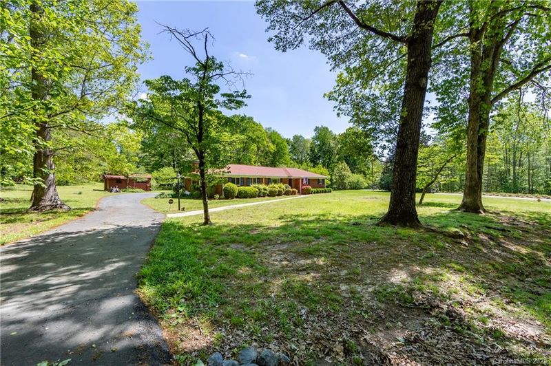 8211 Hickory Dr, Charlotte, NC 28215