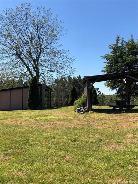 255 Autumn Rd, Harmony, NC 28634