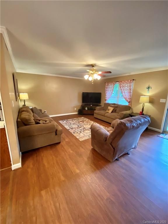 1529 Silver Ct, Dallas, NC 28034