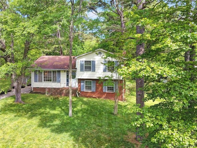 208 Newburg Ln, Matthews, NC 28105