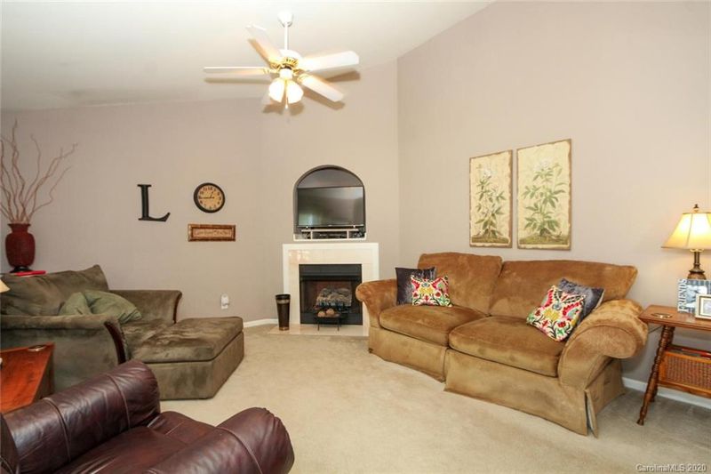 1130 Larkspur Ln, Dallas, NC 28034
