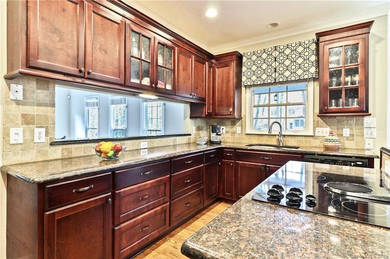 5529 Providence Glen Rd, Charlotte, NC 28270