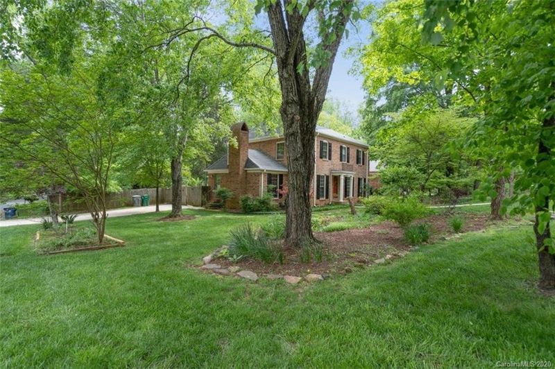 9240 Sardis Forest Dr, Charlotte, NC 28270