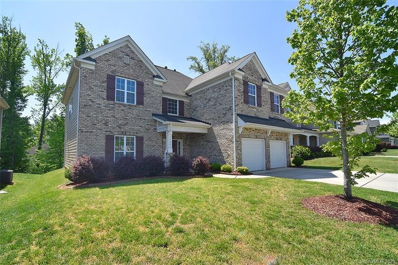 10206 Falling Leaf Dr, Concord, NC 28027