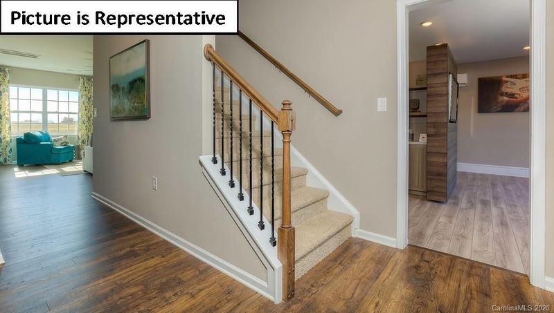 8630 Hunter Knoll Ln, Charlotte, NC 28215