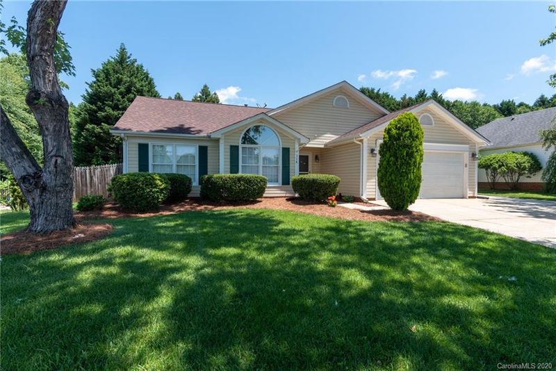 114 Round Keep Ln, Mooresville, NC 28117