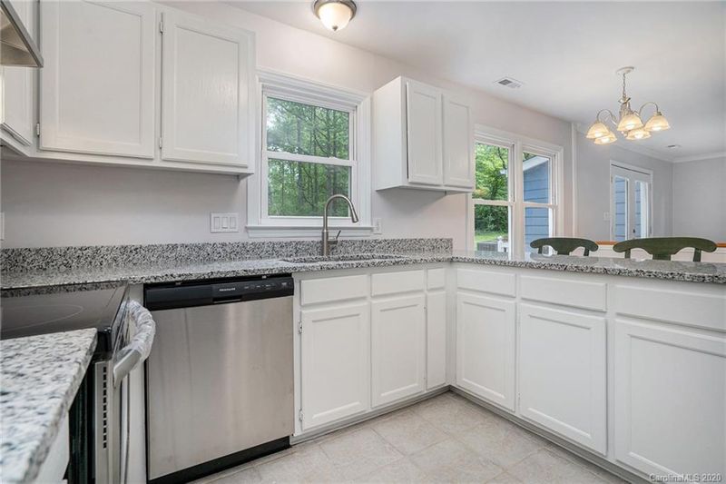 1817 Watlington Dr, Charlotte, NC 28270