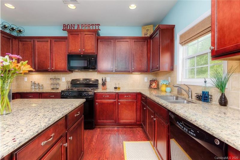 6616 Hermsley Rd, Charlotte, NC 28278
