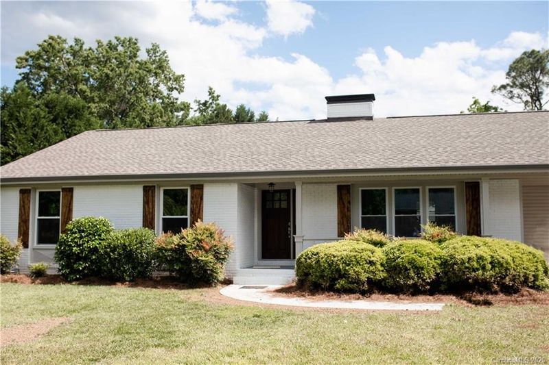 830 Bridlepath Ln, Charlotte, NC 28211
