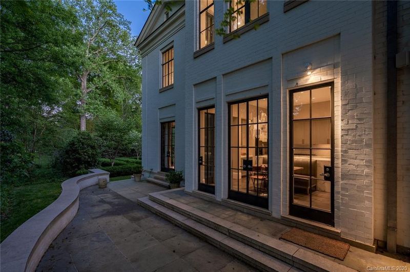 541 Museum Dr, Charlotte, NC 28207