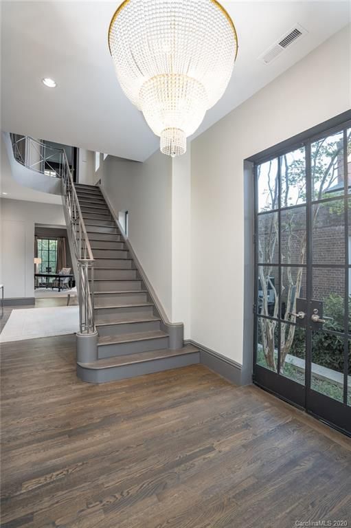 541 Museum Dr, Charlotte, NC 28207