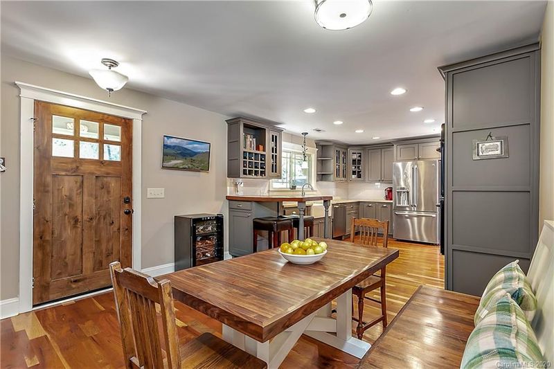 1747 Seifert Cir, Charlotte, NC 28205