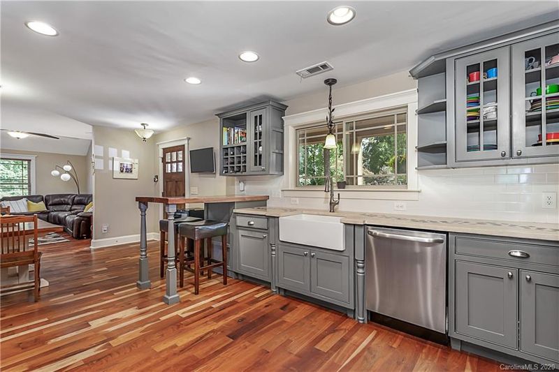 1747 Seifert Cir, Charlotte, NC 28205