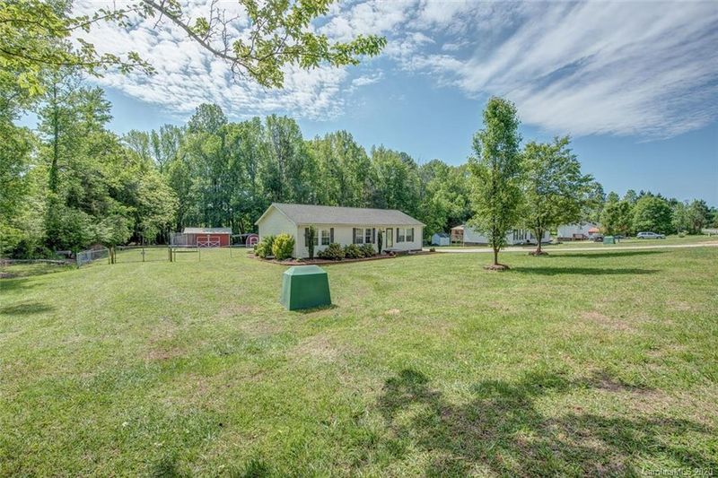 3142 Range Rd, Lincolnton, NC 28092