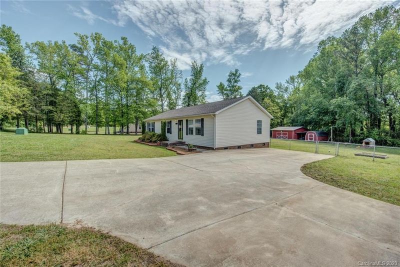 3142 Range Rd, Lincolnton, NC 28092