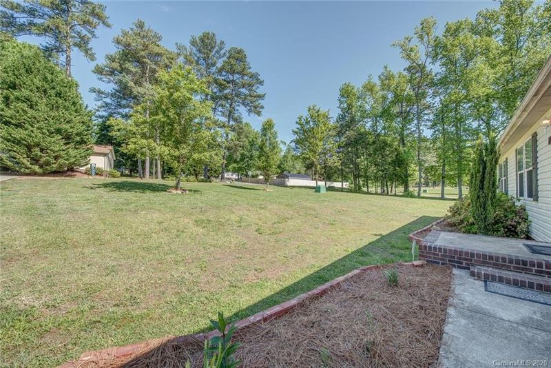 3142 Range Rd, Lincolnton, NC 28092