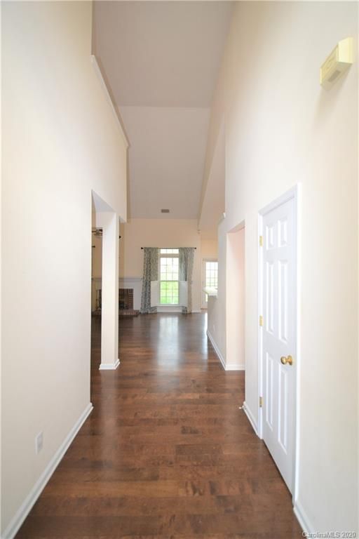 9115 Lake Spring Ave, Charlotte, NC 28216