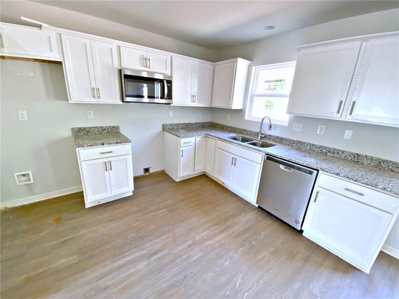 1662 Mayfair Dr, Conover, NC 28613