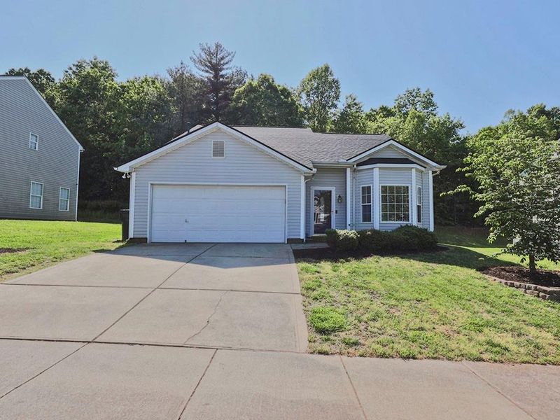 1942 8th St, Hickory, NC 28602