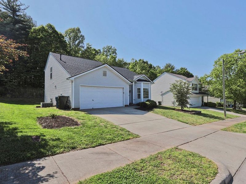 1942 8th St, Hickory, NC 28602