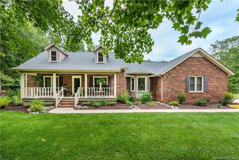 10220 Windtree Ln, Charlotte, NC 28215
