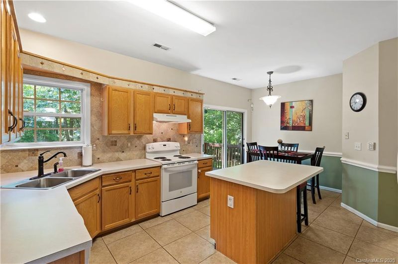 9302 Marigold Pl, Charlotte, NC 28269
