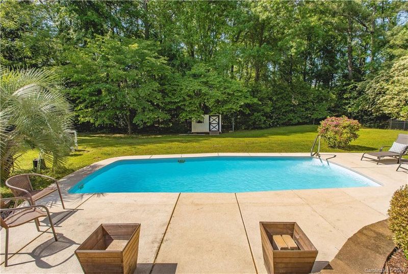 717 Hammermill Rd, Charlotte, NC 28270