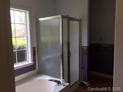 4523 Marthas Ridge Dr, Charlotte, NC 28215