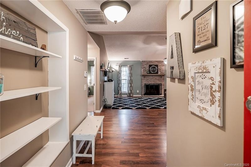 7127 Rena Mae Ln, Charlotte, NC 28227