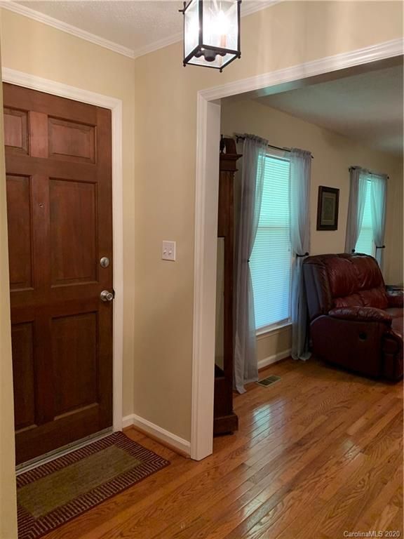 2401 Kimway Dr, Matthews, NC 28105