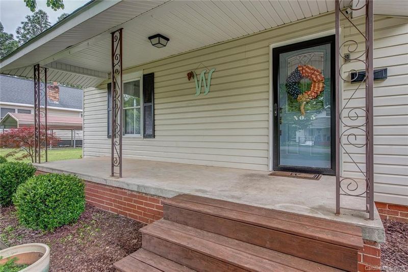 5 Stowe St, Lowell, NC 28098