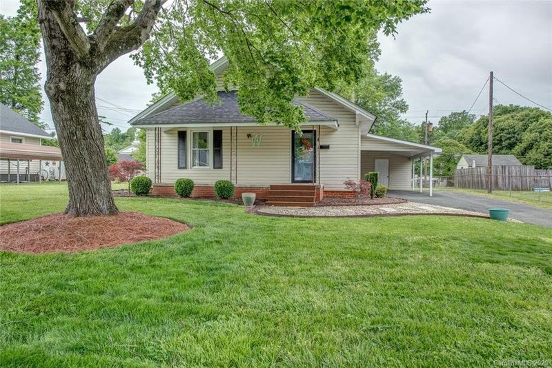 5 Stowe St, Lowell, NC 28098