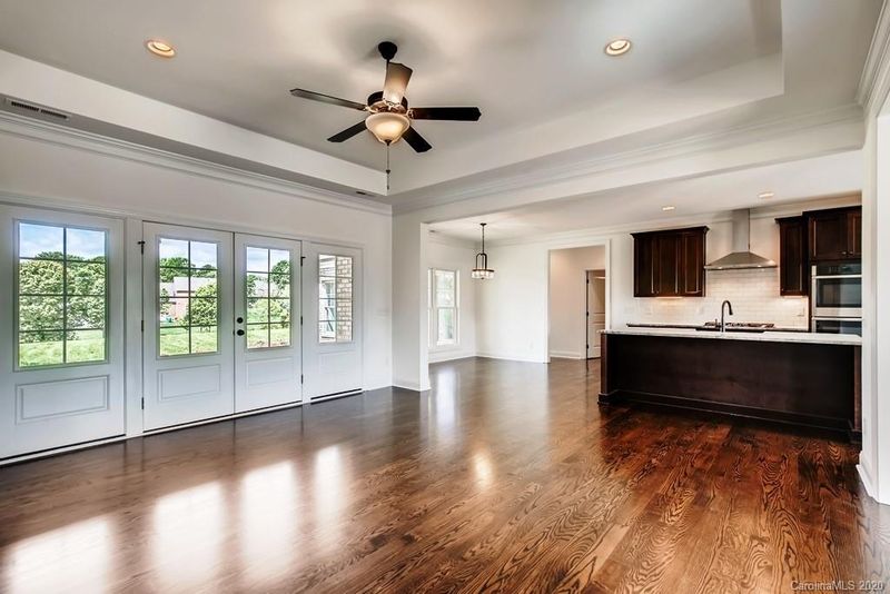 8000 Dell Dr, Harrisburg, NC 28075