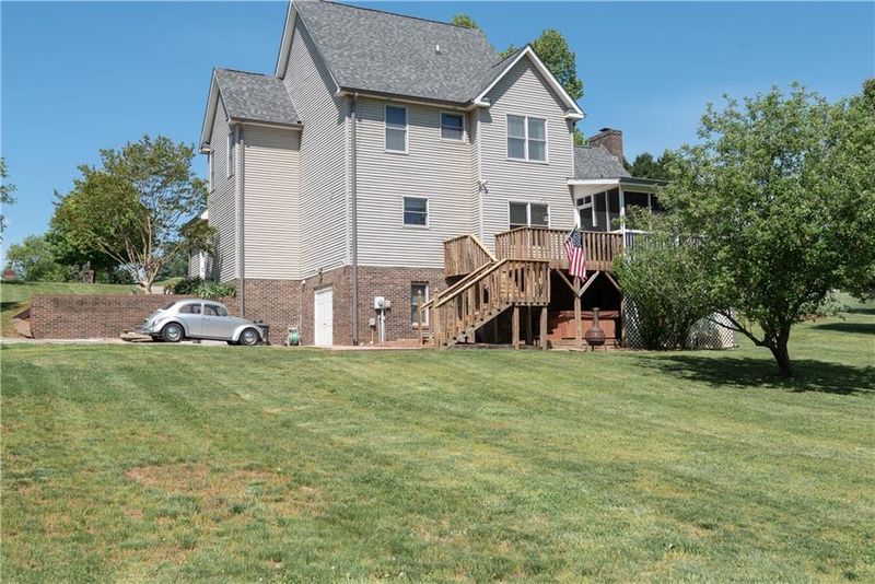 1380 Brandywine Rd, Hickory, NC 28602