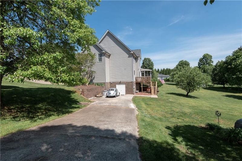 1380 Brandywine Rd, Hickory, NC 28602