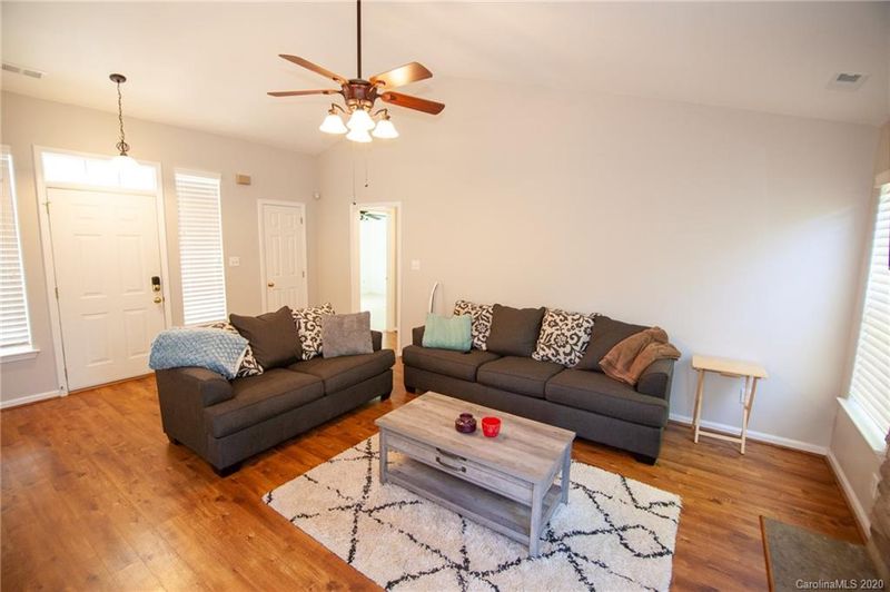 4615 Avalon Forest Ln, Charlotte, NC 28269