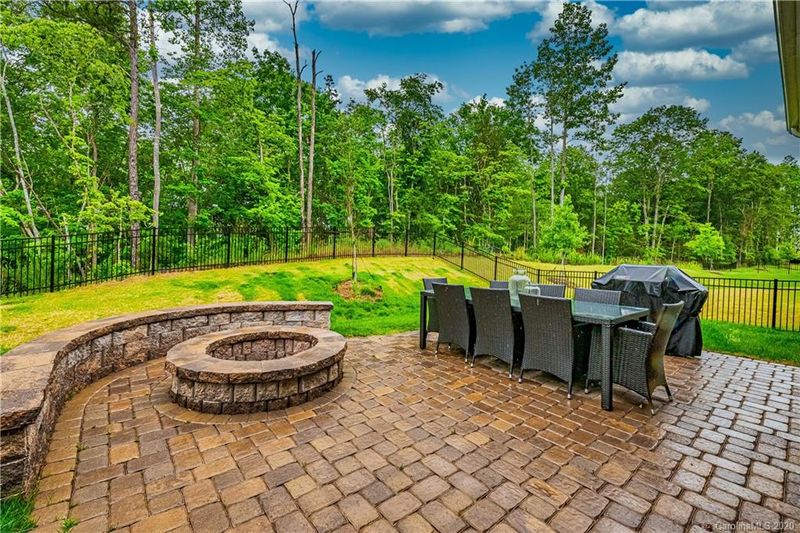 5044 Lydney Cir, Waxhaw, NC 28173