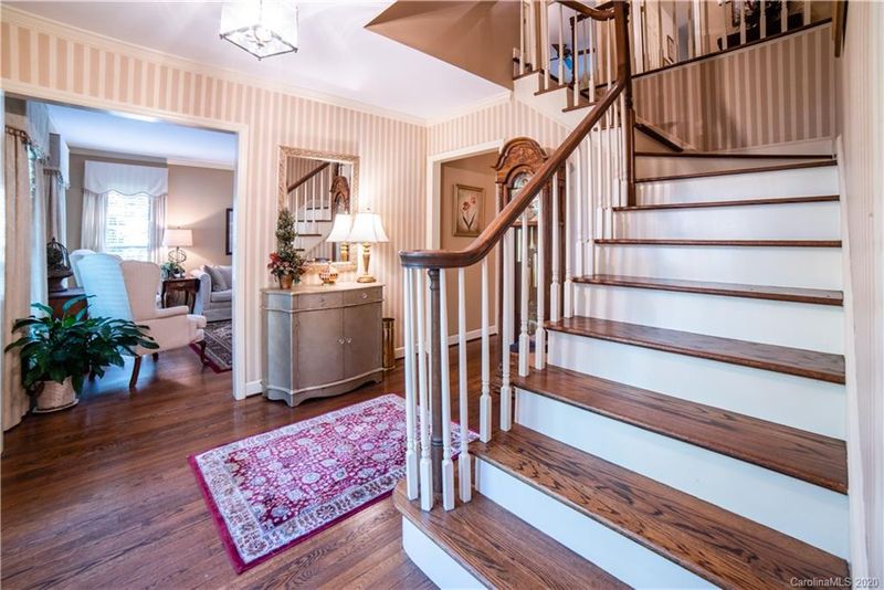 209 Medearis Dr, Charlotte, NC 28211