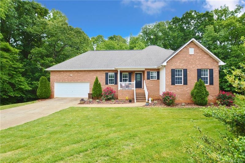 8120 Sisters Ln, Denver, NC 28037
