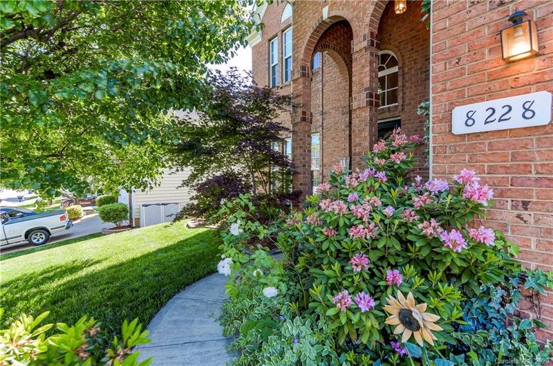8228 Chatham Oaks Dr, Concord, NC 28027