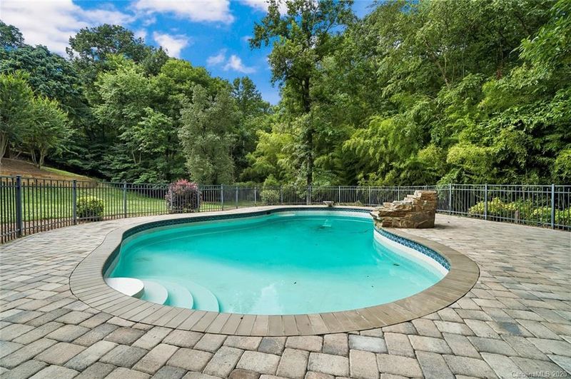 4450 Canoebrook Rd, Charlotte, NC 28210