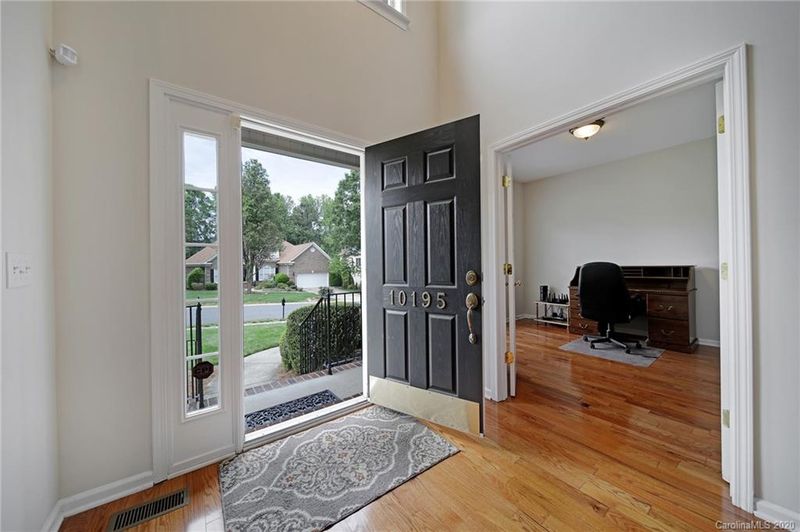 10195 Willow Rock Dr, Charlotte, NC 28277