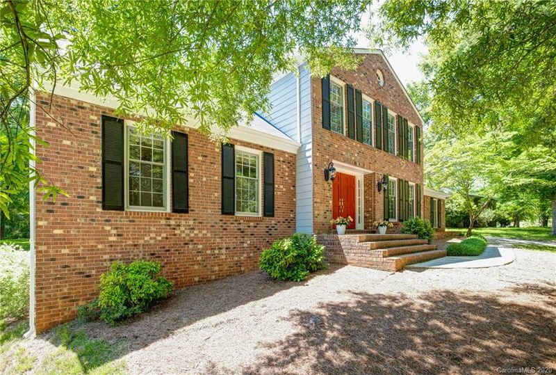 10321 Whitethorn Dr, Charlotte, NC 28277