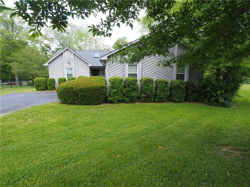2160 21st St NE, Hickory, NC 28601