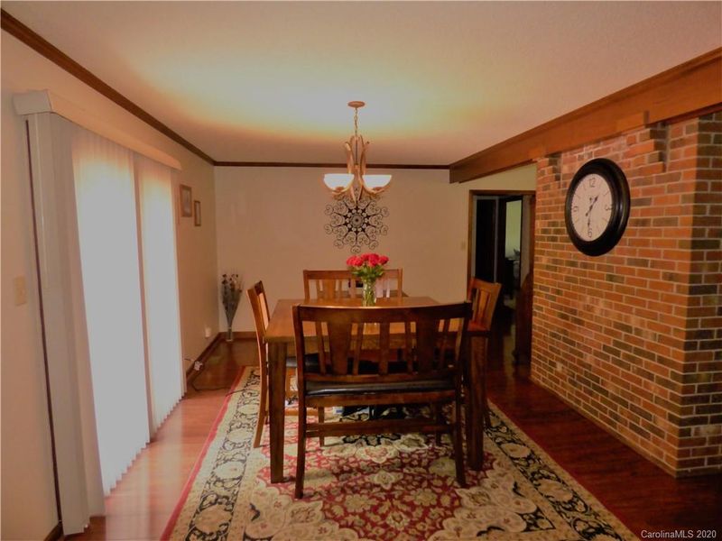 902 Pine Forest Rd, Charlotte, NC 28214