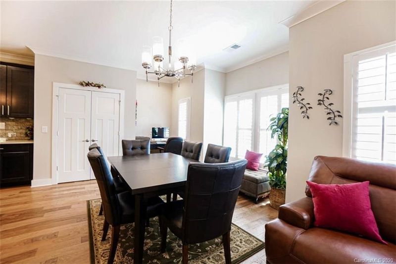 119 Grandin Rd, Charlotte, NC 28208