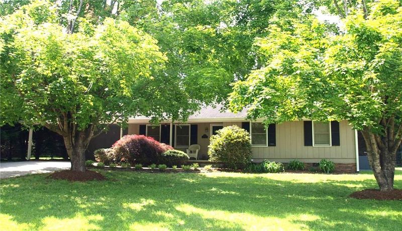 1080 25th Ave NE, Hickory, NC 28601