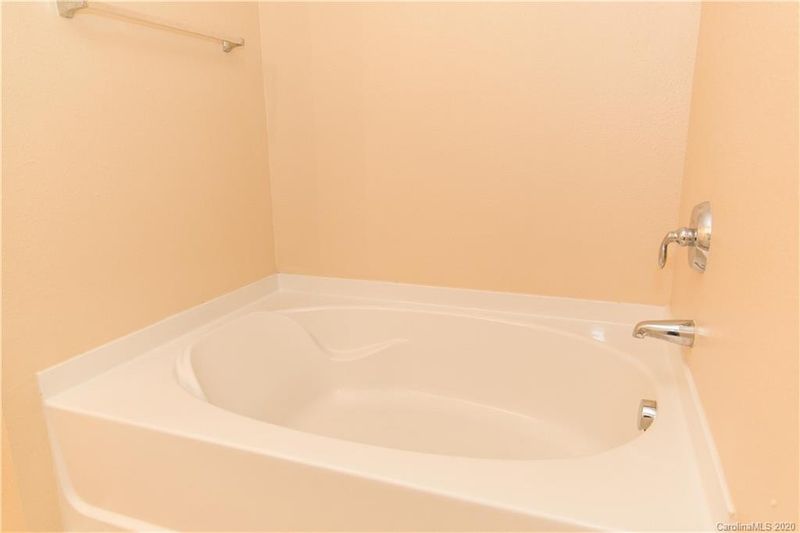 713 Overlook Rd, Lowell, NC 28098