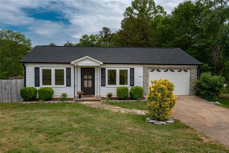 3922 25th St NE, Hickory, NC 28601